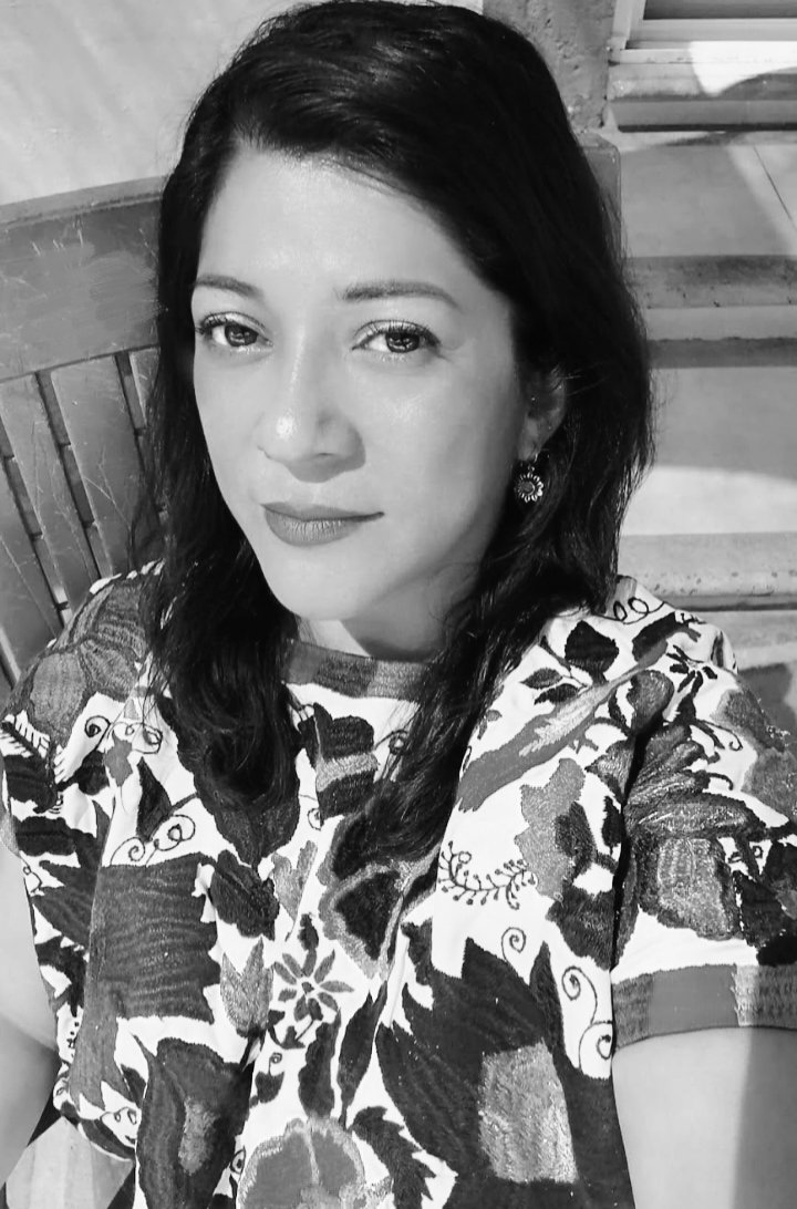 Alelauracosima's tweet photo. Los huipiles no se "usan" se honran ❤️
(Dice una vecina que porqué me gusta la ropa de "india" 🙄)
Mija , mi ropa es historia bordada a mano.
Lo mío tiene raíz…
Lo tuyo… es producción en masa.
#textilesmexicanos
#huipil
#amorporlostextiles https://t.co/lha8seVu0A