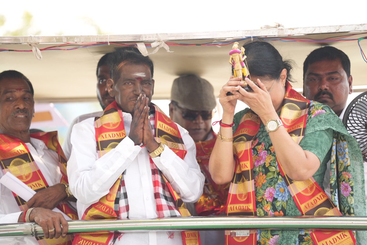 gautamitads's tweet photo. இன்று9/04/26 காலை  9மணி முதல் திருவள்ளூர் வடக்கு மாவட்டம் கழகச் செயலாளரும், பொன்னேரி சட்டமன்ற கழக வெற்றி வேட்பாளர் திரு பி பலராமன் EX MLA அவர்களுக்கு ஜிப் பிரச்சாரமும்,நடந்து சென்று, கழக கொள்கை பரப்பு துணைச் செயலாளர் திருமதி கௌதமி அவர்கள் பொன்னேரி ஆரணி கிராமங்களில் எஸ்பி கோயில் கடைத்தெரு பகுதிகளில் இரட்டை இலை சின்னத்திற்கு வாக்கு சேகரித்து  தேர்தல் பிரச்சாரம் செய்தார்.
