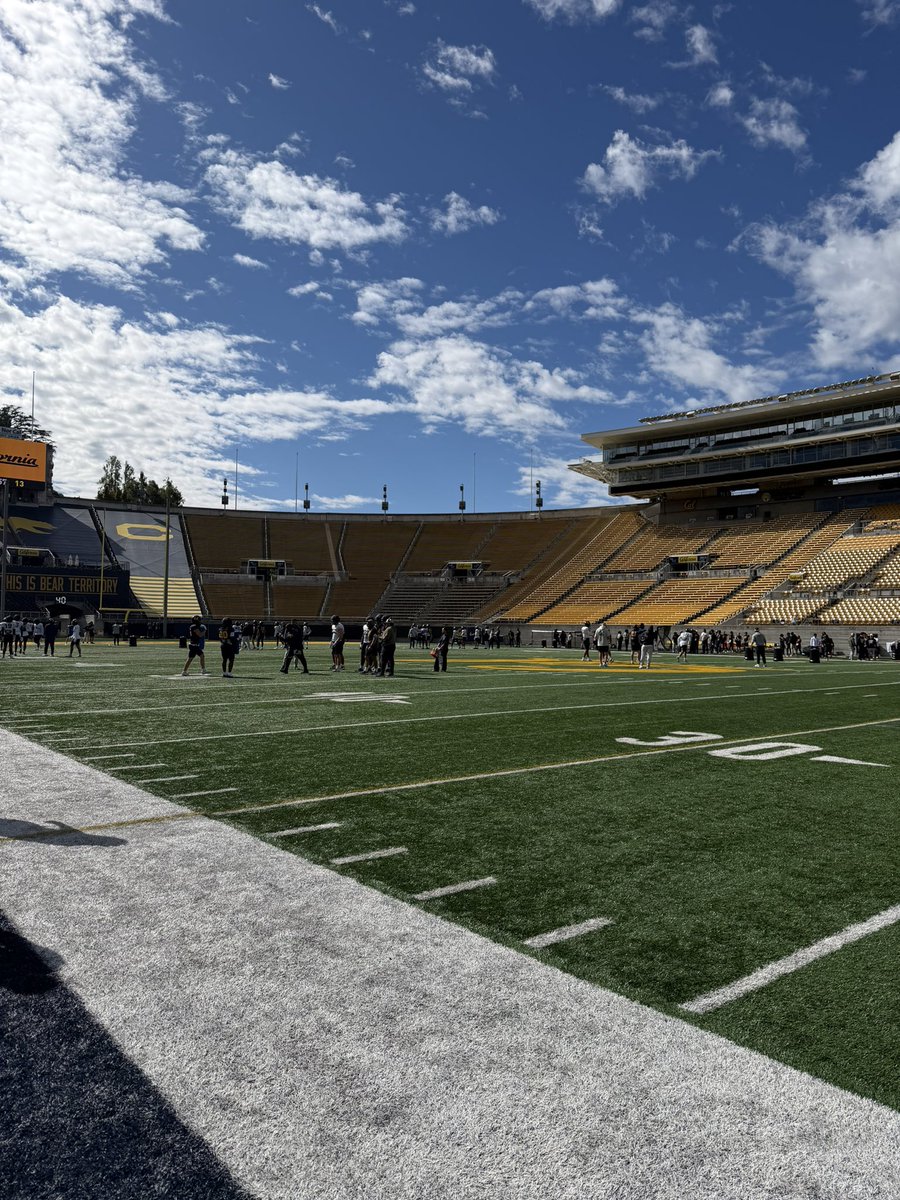 CLundin2027's tweet photo. I had a great time visiting @CalFootball for another spring practice !! Great to get back on campus !! 

@AnaeCoach @CoachLup @BrandonHuffman @2G_SF_ @dlsfootball17 @MJD @dlsathletics https://t.co/UXeWkzCRNw