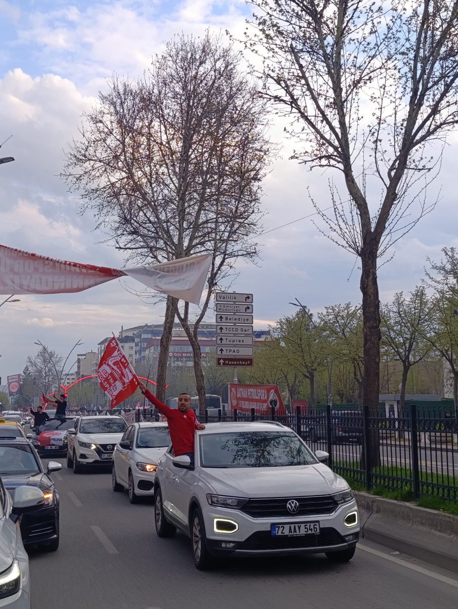 feritsyrl's tweet photo. merhaba 1.lig  biz geldik @PetrolsporSK https://t.co/jWpBLXkIT0