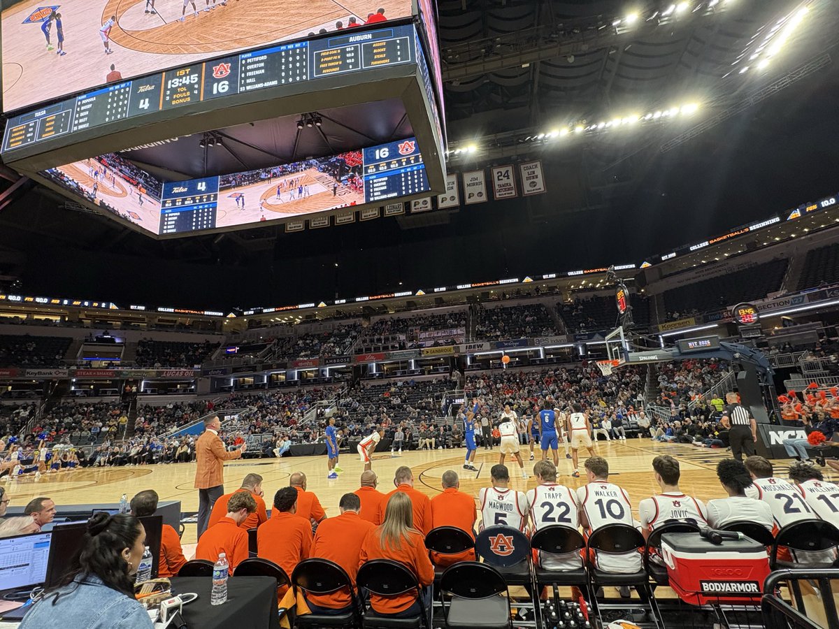 CoachTyBrooks1's tweet photo. Very grateful to have the opportunity to attend my first ever final four in Indianapolis! Thankful to represent @NCFBanyansMBB at the @NABC1927 coaches convention and to meet and connect with so many fellow coaches and learn so much! 
#LoveServeCompete https://t.co/eK4oR8bO4g
