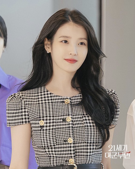 아이유 에델바이스 tweet media