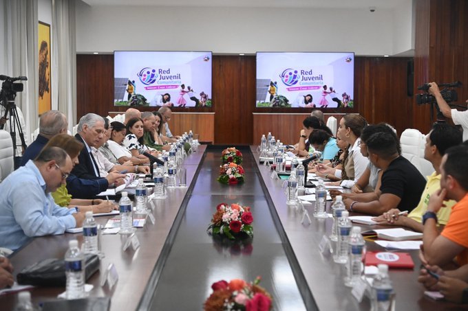 MilanesJerez's tweet photo. "Red Juvenil Comunitaria", iniciativa para la participación de nuestros jóvenes a nivel local.
#UJCCuba
#CubaEstáFirme
#CubaVencerá
#LaHabanaViveEnMí https://t.co/Ot12mjKA4j