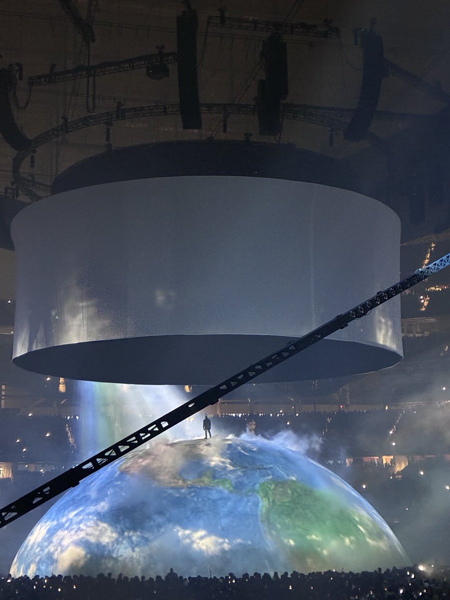 lbizzle8's tweet photo. @TheLifeofEllie7 My section vs the crane lmaoo https://t.co/sAnB66FYFZ