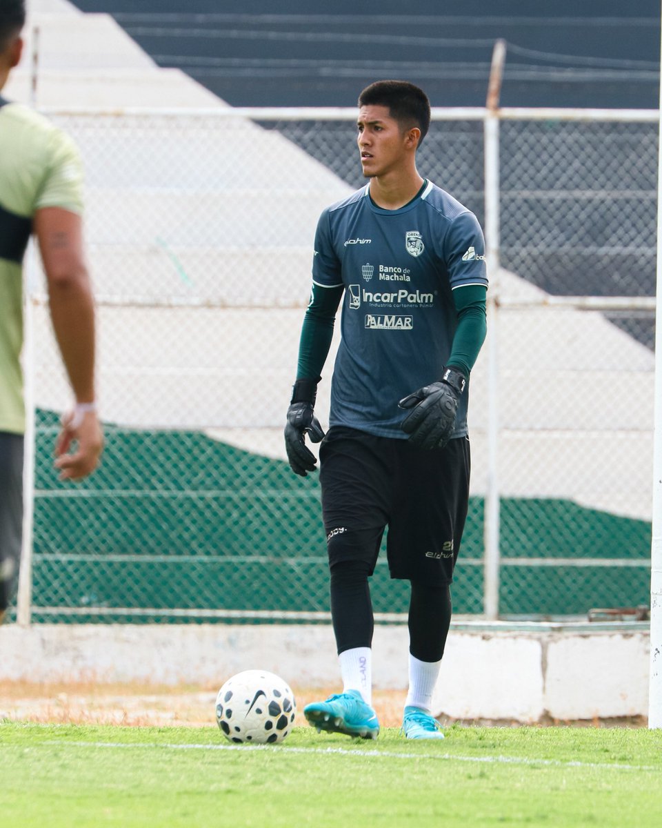 Orense_SC's tweet image. Jornada de entrenamiento en el Estadio 9 de Mayo - Banco de Machala 🏟️🟢💪

Afinando detalles en casa, de cara al encuentro de este sábado a las 19h00. ⚽🔰

¡Nos preparamos para volver a vernos! 💚

#PonteOrense #Entrenamiento #ElEquipoDeLaProvincia