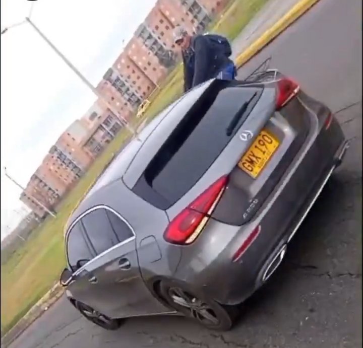 <a href="/nilsonagu/">Nilson</a> <a href="/PoliciaColombia/">Policía de Colombia</a> <a href="/FiscaliaCol/">Fiscalía Colombia</a> <a href="/SectorMovilidad/">Movilidad Bogotá</a> <a href="/Bogota/">Alcaldía de Bogotá</a> El antisocial y la placa.