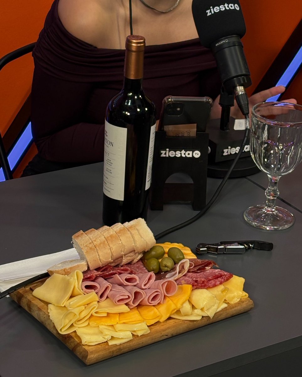 ZiestaTv tweet media