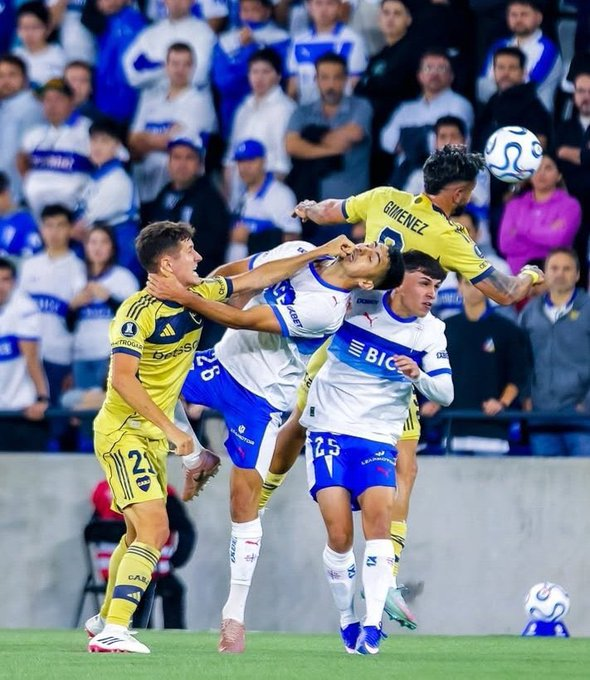 ¡VERGONZOSO! El gallego de Boca le pegó una trompada al jugador de la #UCatolica y ni a El VAR fueron 😤