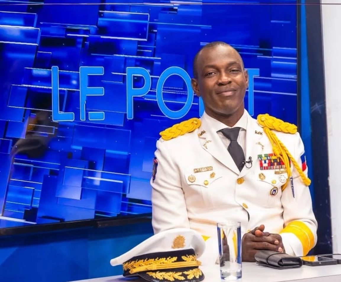 MackensonO35867's tweet image. Henry #Guerrier ki se Konseye spesyal DGPNH la nan kominikasyin  li Pa fe dyob la non ,si’m nan plas #Vladimir Paraison mwen revoke Misye  depi jodi a, dg mache radote  na tout radyo Anye serye lipa di ,pou tout  Avantaj sa yo guerrier #Genyen nan. #DCA PNH la, Viv #PNH