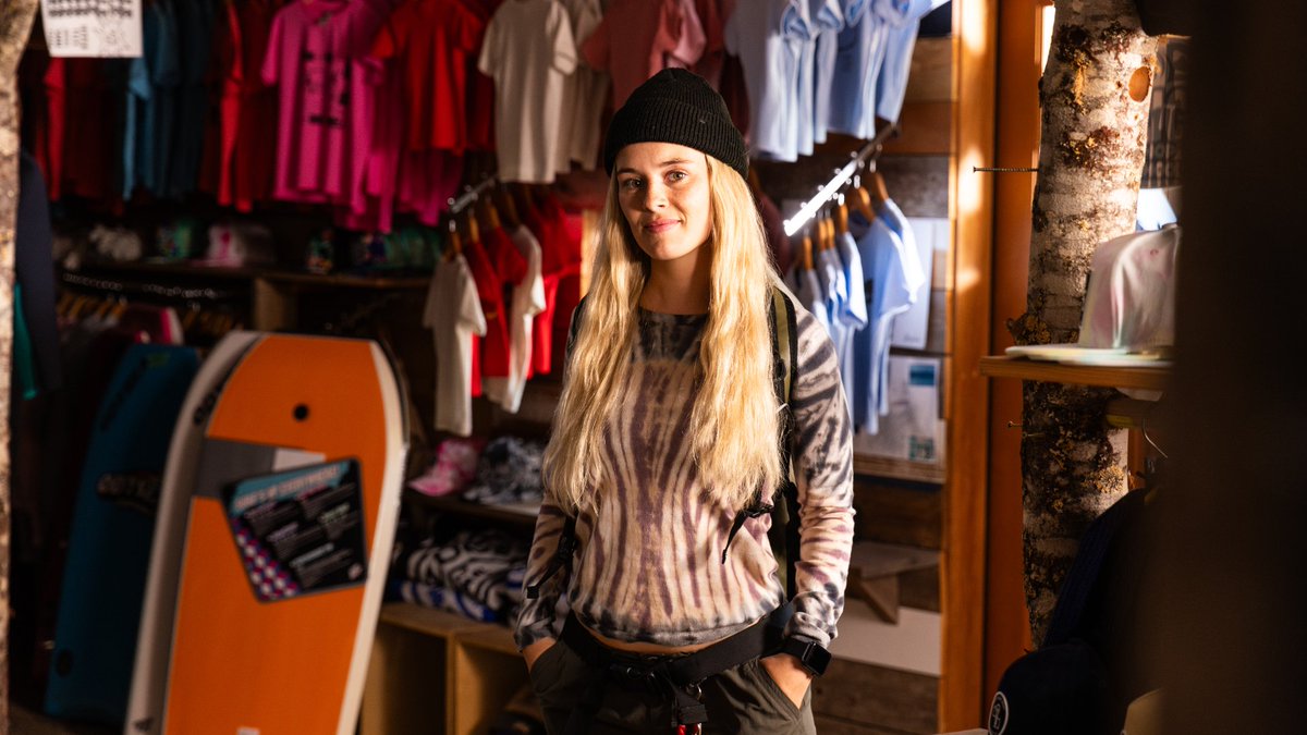 CinemaVancouver's tweet photo. #RVCQF2026 Trois épisodes de la série Surf Bay, côte Ouest, présentés à Vancouver en primeur le 17 avril 2026!

SURF BAY, CÔTE OUEST

Visions Ouest Productions (VOP) est fier de s’associer avec TV5 Québec Canada pour présenter, en première vancouvéroise, la série Surf Bay, côte Ouest, réalisée par Dominic Desjardins. C’est un événement spécial s’inscrivant dans la programmation des 32e Rendez-vous du cinéma québécois et francophone (#RVCQF2026) qui se sont déroulés en février et mars. En français avec sous-titres anglais.
R.S.V.P. https://t.co/BTFA84cL9N