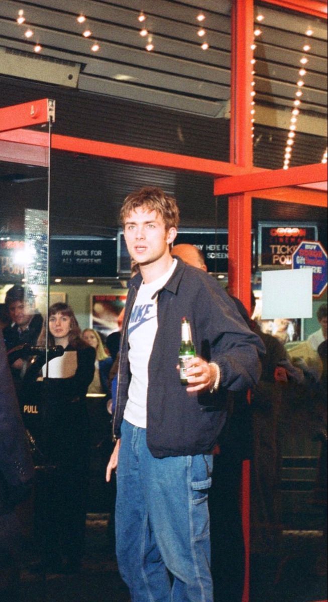 archive damon albarn tweet media