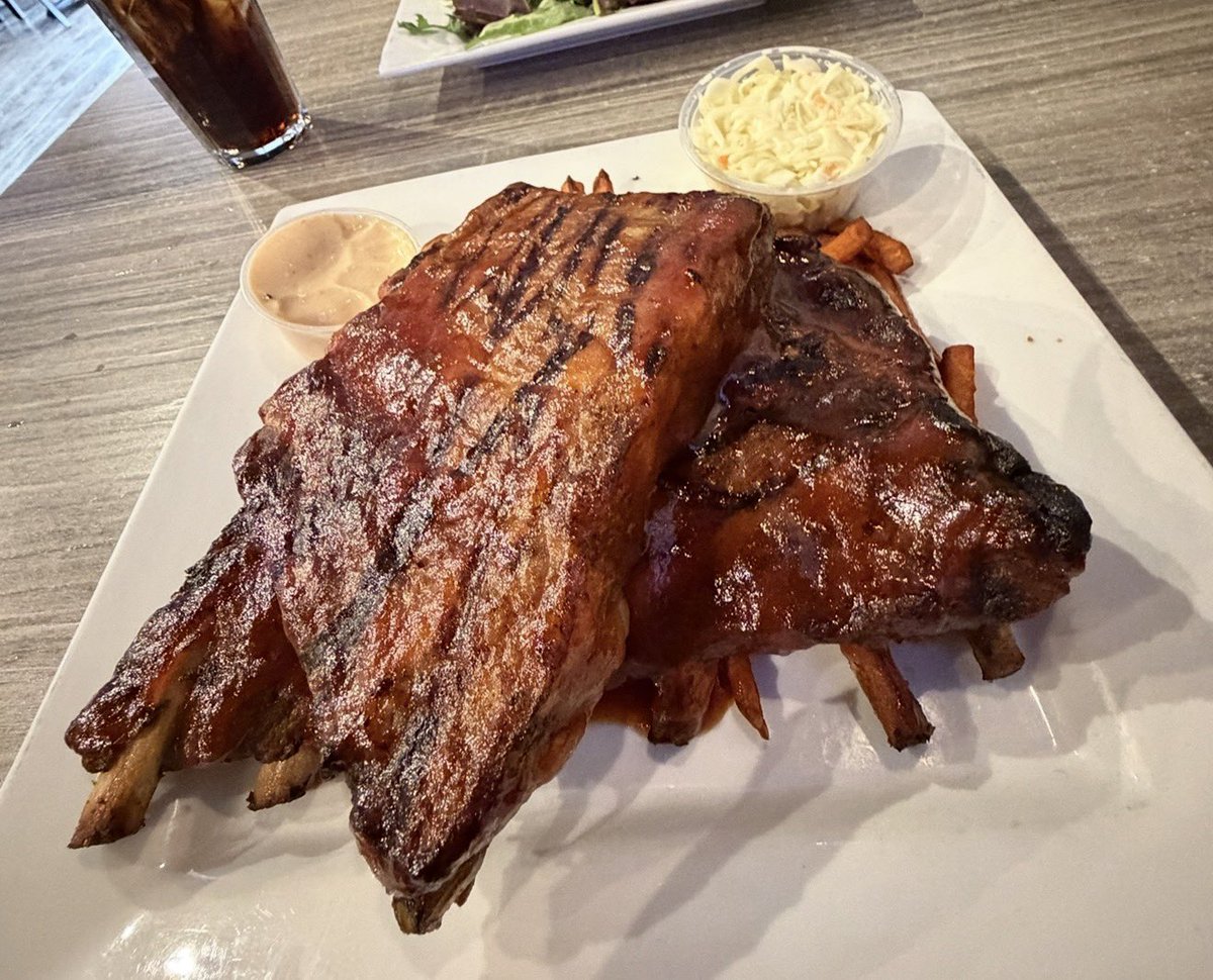 Is it me...or did my server make a crude attempt at a hidden Mickey here with my ribs? 😂😂😂