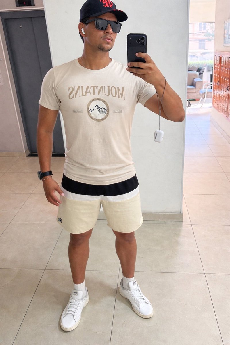 Afastado, mas nunca parado. 
Trabalhando em silêncio. 🤫🛠️

.
.
.
.
.
.
.
.
.
.

#recomeço #autoconhecimento #foco #determinação #evolução #amorproprio #reclusão #reconstrução #mudança #processo #novafase