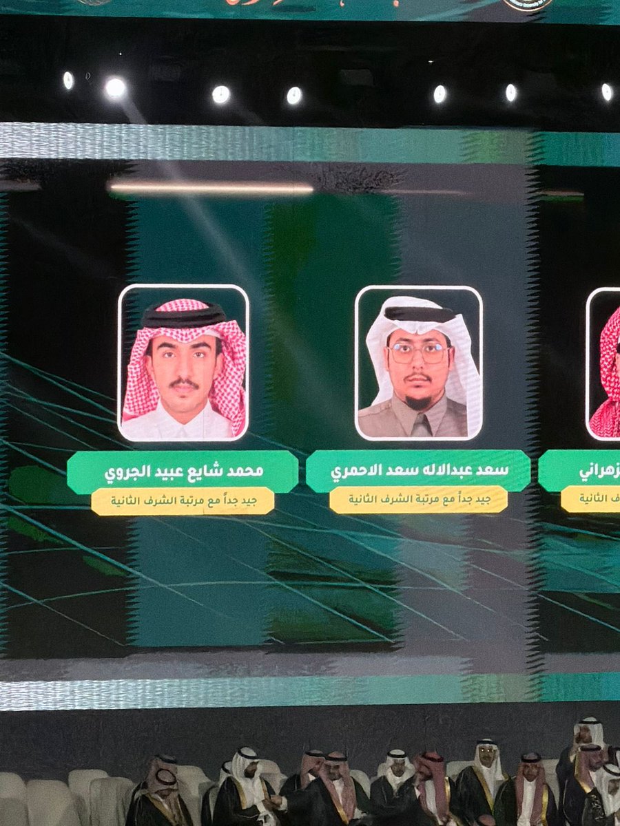 p_13r's tweet photo. مسك الختام🎓🩶.

-ALT- 
 #خريجو_كاساو_23 https://t.co/b6P6DwEE9Z
