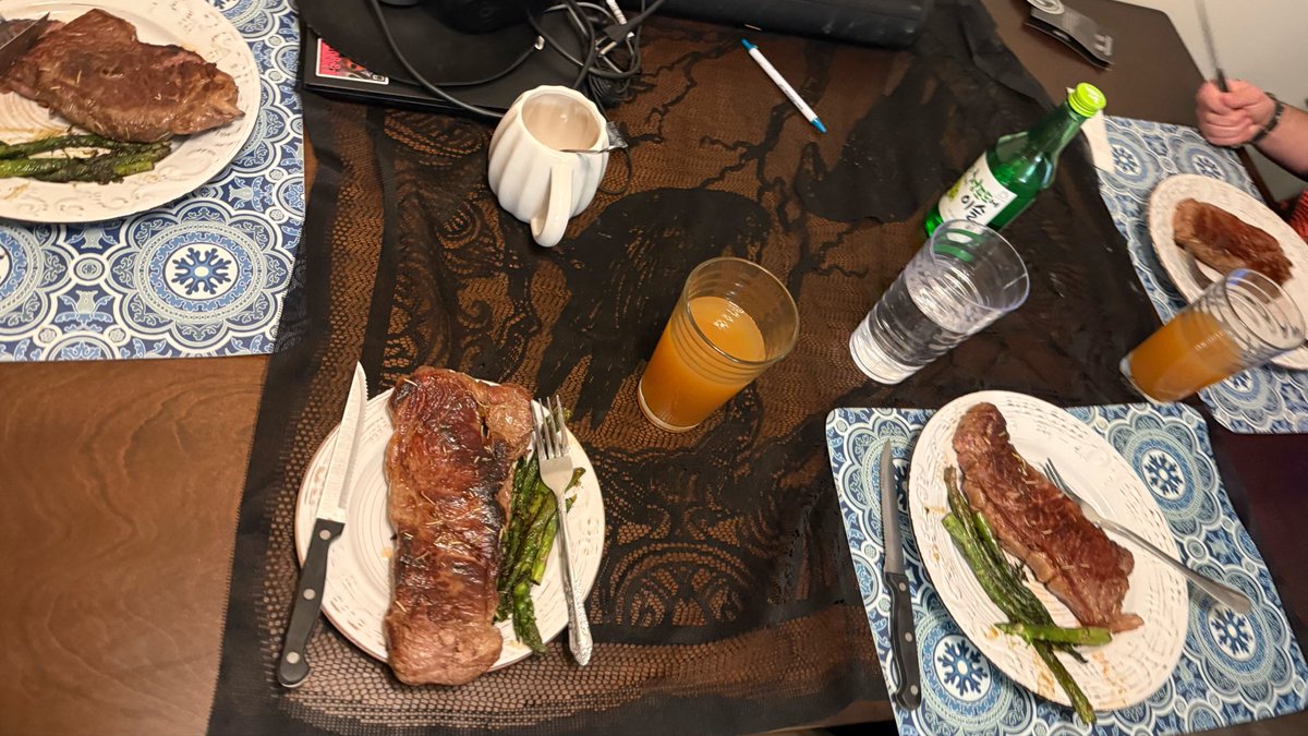 Sample The Dog tweet media