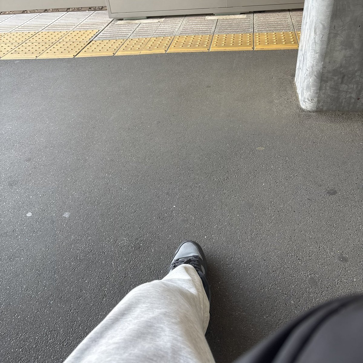 Asasuke1012's tweet photo. オールで大学行くかー 生活習慣治らん https://t.co/bsF4oxygRy