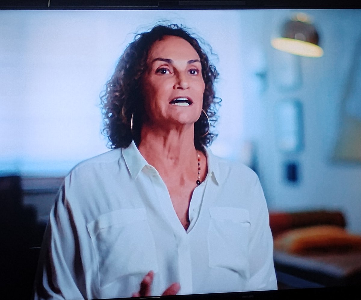 Estava aqui assistindo a série sobre o Collor e, de repente, surge <a href="/elenalandau2/">elena landau ★彡🖤🤍🖤🤍</a> na minha tela...