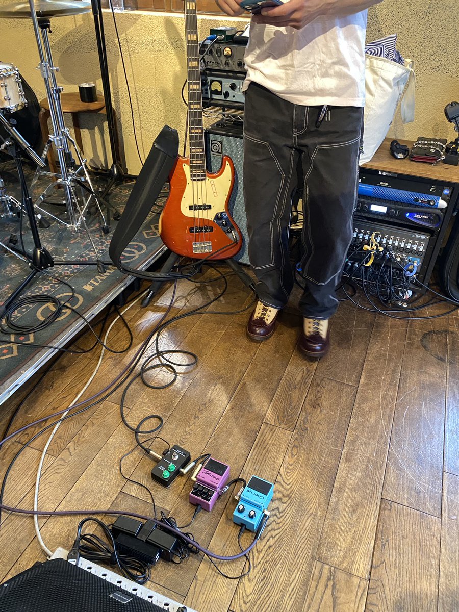 teppeikawasaki's tweet image. 先日はBOSSのCE-2に追加でBF-2も使ってみました。
これもとても好きなサウンド。

Fender / AMERICAN PROFESSIONAL Ⅱのデモ演奏で使った楽曲のライブ版 #bass #ベース #bassist youtube.com/shorts/c8KYRXY…