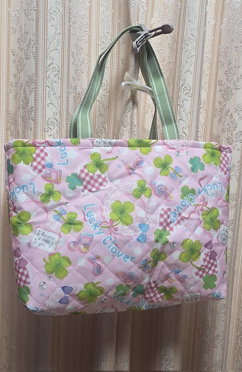 幼獣の図工バックを頑張って作った＼(*⌒0⌒)♪

ただのレッスンバックだけど、やっぱり手作りだと｢学校、頑張れ！｣って気持ちが強くなるシュアリーでした。

一応肩掛けも出来るように持ち手はやや長めで作成！！