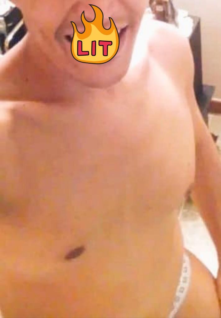 AndrezO35525's tweet photo. Me gusta que me la echen encima y oler a semen. Mas si están quesudos y me cae en la cara y en el cabello https://t.co/Nq1YLagwiY