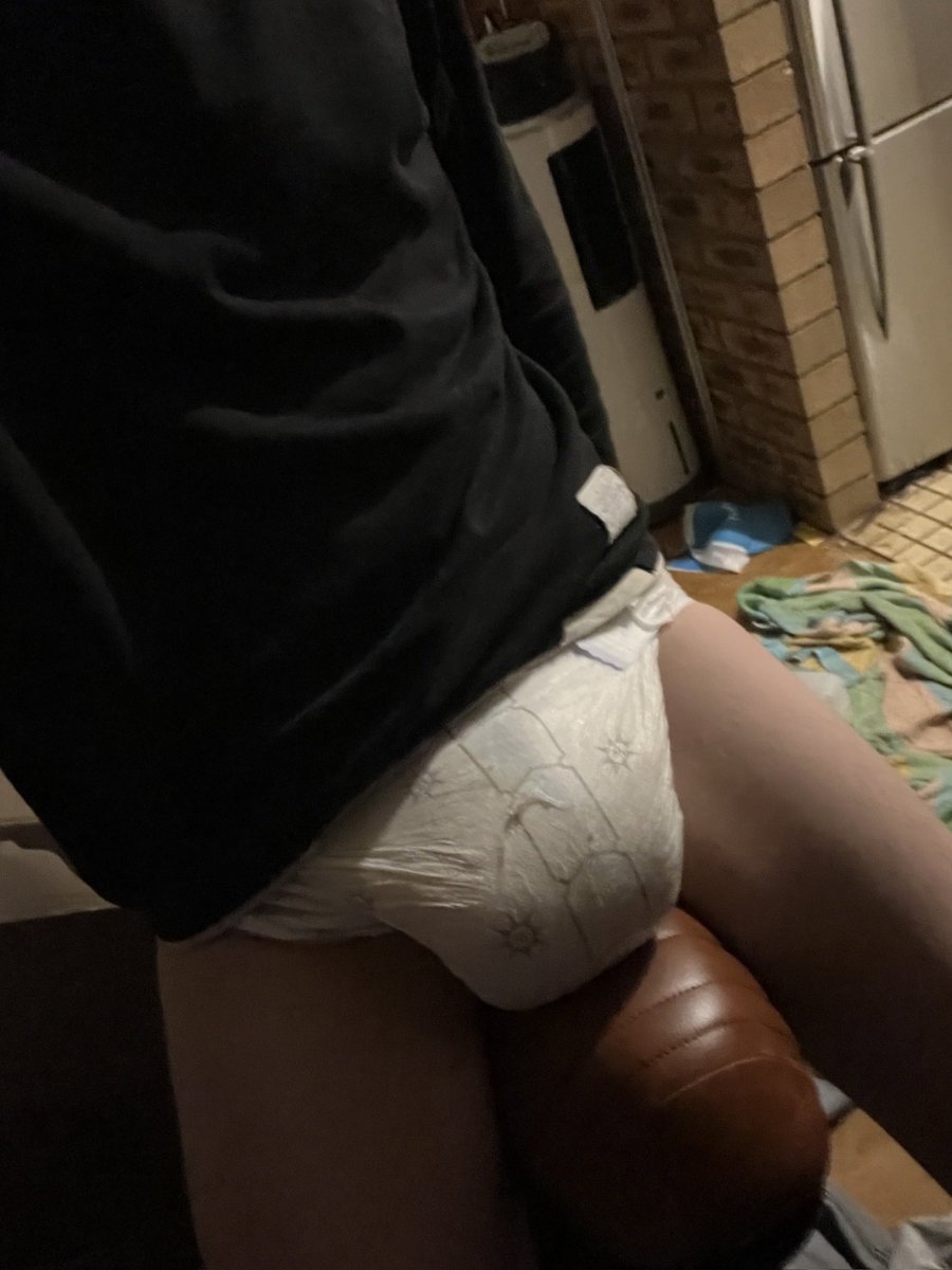 ABDLMANGO's tweet photo. Diaper squishing in my bike. Owoo #ABDL #diaperfurry #diaperboy #diaperTwink #abdlcomunity https://t.co/7P0CItS7W1