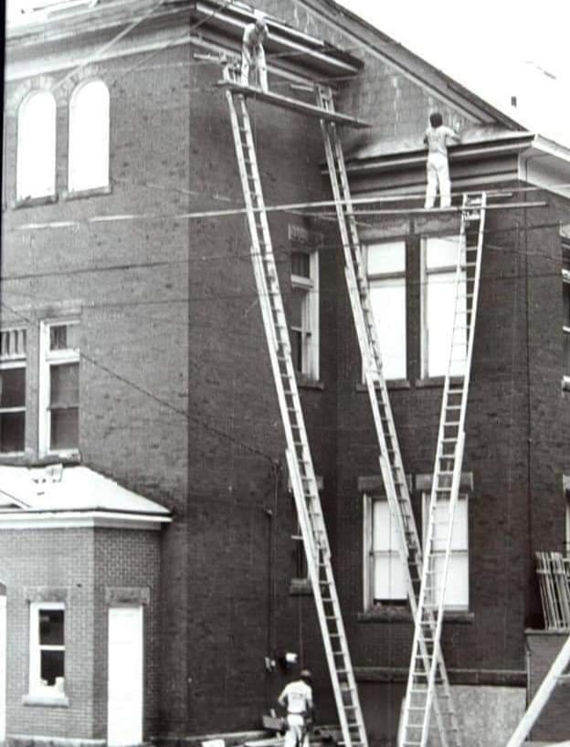 z_007_z's tweet image. Adults today are soooooo protected!!! ¯\_(ツ)_/¯
#Stakes and #Ladders #HealthandSafety gone #Mad!!!