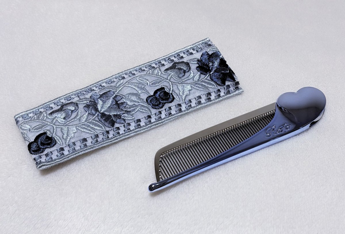 虚空を見つめるぬいぐるみたち tweet media