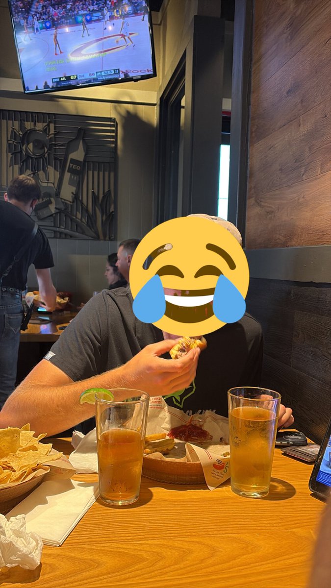 JackoffWDE's tweet photo. I want my beer next to @_roghider_ every time I go to Chili’s. #3forme https://t.co/RhTW9uHq0q