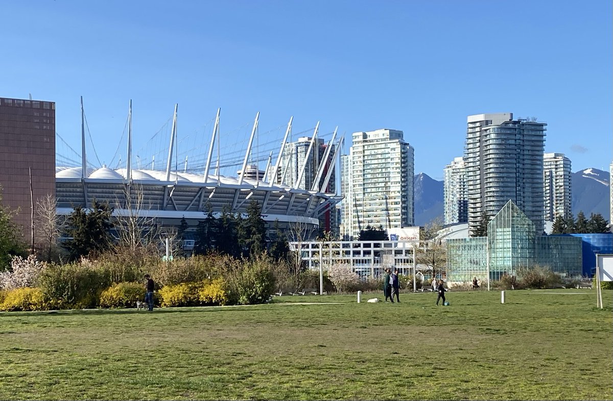 RyanLmark's tweet photo. Beautiful #SpringDay in #Vancouver ☀️ @bcplace https://t.co/6QLF4GEZdp