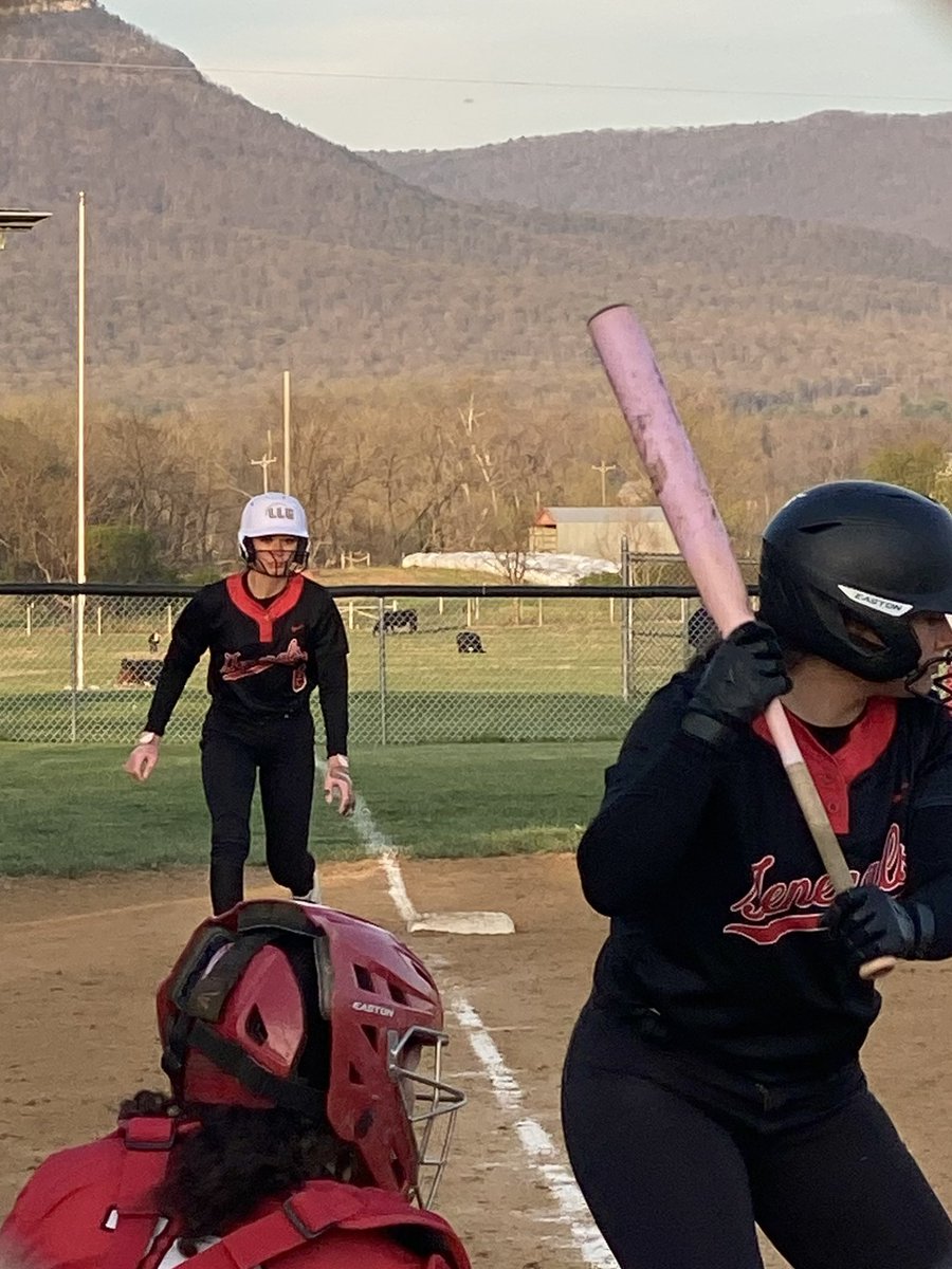 MiaFox2029's tweet photo. Second varsity game in the books!! I’m so grateful I had the opportunity to play with varsity again! #llg #allgoldallgrind #ileap @Org_LLG @CoastRecruitsSB https://t.co/y6Bdnk5m1D
