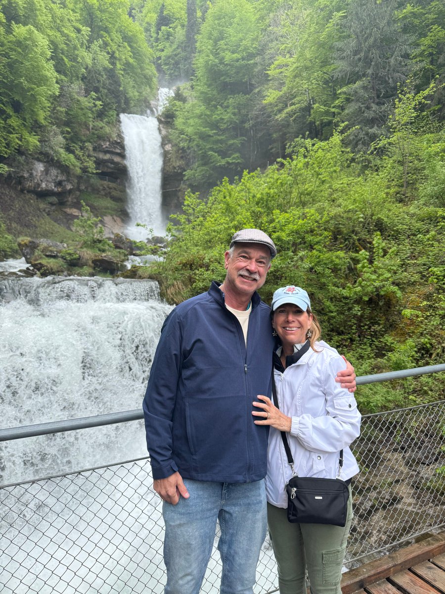 Some happy time in the Rain #Zurich.

Travel in the fog.
You never know what you'll get.
It's best to have fun.

#haiku #travel #cruise #rivercruise  #ABD #Disney  #DCL #follow #Azamara #AmaWaterways #TravelAgent
linktr.ee/2talltom