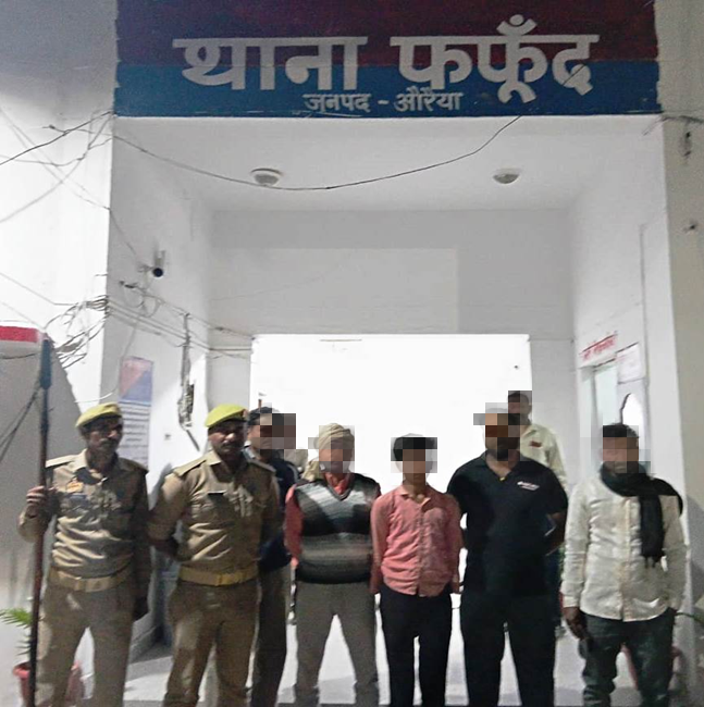 auraiyapolice's tweet image. #Goodwork 
#Auraiya_Police
पुलिस अधीक्षक औरैया के निर्देशन में थाना फफूंद पुलिस टीम द्वारा आपरेशन मुस्कान के तहत 14 वर्षीय  गुमशुदा बालक को उसके परिवारीजनों से 01 घंटे के अंदर मिलाया गया। परिवारीजन व स्थानीय लोगो द्वारा पुलिस के इस कार्य की भूरि-भूरि प्रशंसा की गयी।