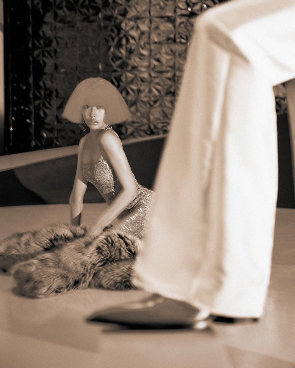 탑의 멍청이들 tweet media