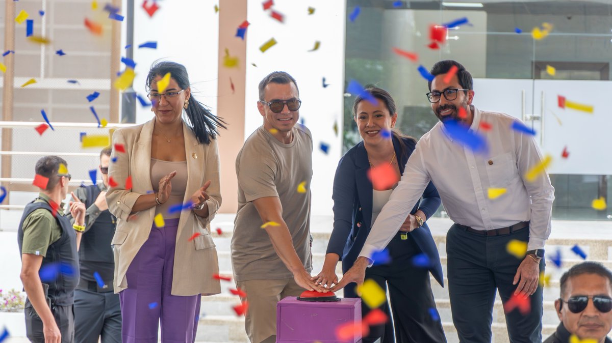 UTMManabi's tweet photo. Con la presencia del señor presidente de la República, @DanielNoboaOk, se inauguró oficialmente el nuevo edificio de la Facultad de Posgrados, una obra emblemática que representa una inversión de $2.5 millones al servicio de la formación avanzada y el desarrollo del país. https://t.co/KsOg8czlzt
