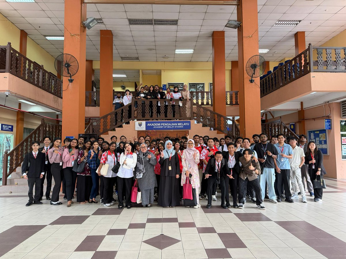 LGC_MSU's tweet photo. An enriching academic visit to the Academy of Malay Studies, UM with Bahasa Melayu students from MSU & MSUC Shah Alam.
A valuable experience in deepening language and cultural understanding.
#LGCMSU #BahasaMelayu #MSU #MSUC https://t.co/O8j7nhDSfT