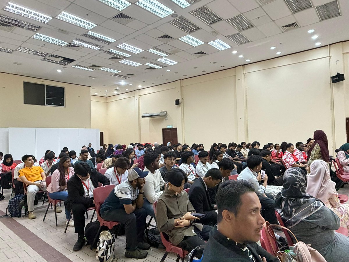 LGC_MSU's tweet photo. An enriching academic visit to the Academy of Malay Studies, UM with Bahasa Melayu students from MSU & MSUC Shah Alam.
A valuable experience in deepening language and cultural understanding.
#LGCMSU #BahasaMelayu #MSU #MSUC https://t.co/O8j7nhDSfT