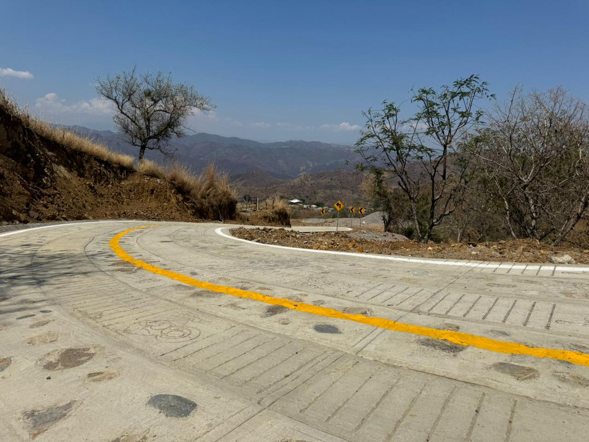 SICTGuerrero's tweet photo. 🚧 Inauguración del Camino Artesanal Zompantle – Tlacotepec
Se llevó a cabo la inauguración de este importante camino como parte del Programa de Caminos Artesanales. 
#CaminosArtesanales https://t.co/qQd45jh031