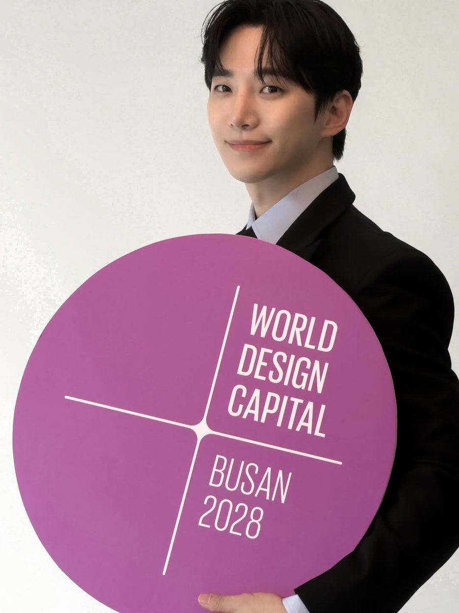 어제 버블에 창억떡 얘기가 나와서 카딜에서 구매할려고 보니 품절ㅎㄷㄷ
역시 들소떼들 무서워😆
그런데 오늘 출근해서 책상을 보니 창억떡이 있어 깜놀ㅋㅋ
센스쟁이 여사님😍💛
창억떡 덕분에 기분이 좋아져서 바쁜 혐생도 극복 가능하겠네ㅋㅋ