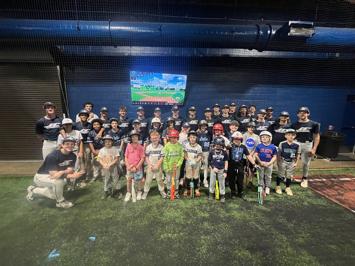 JCJetsBaseball's tweet photo. Great day of practice Monday with our #JuniorJets. Players did a great job. #FutureJets #CountyLineCulture https://t.co/mfVDvZm6uG