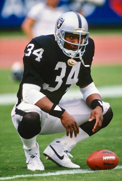 FB_Helmet_Guy's tweet photo. Bo Jackson https://t.co/Ql1pVuG4aD