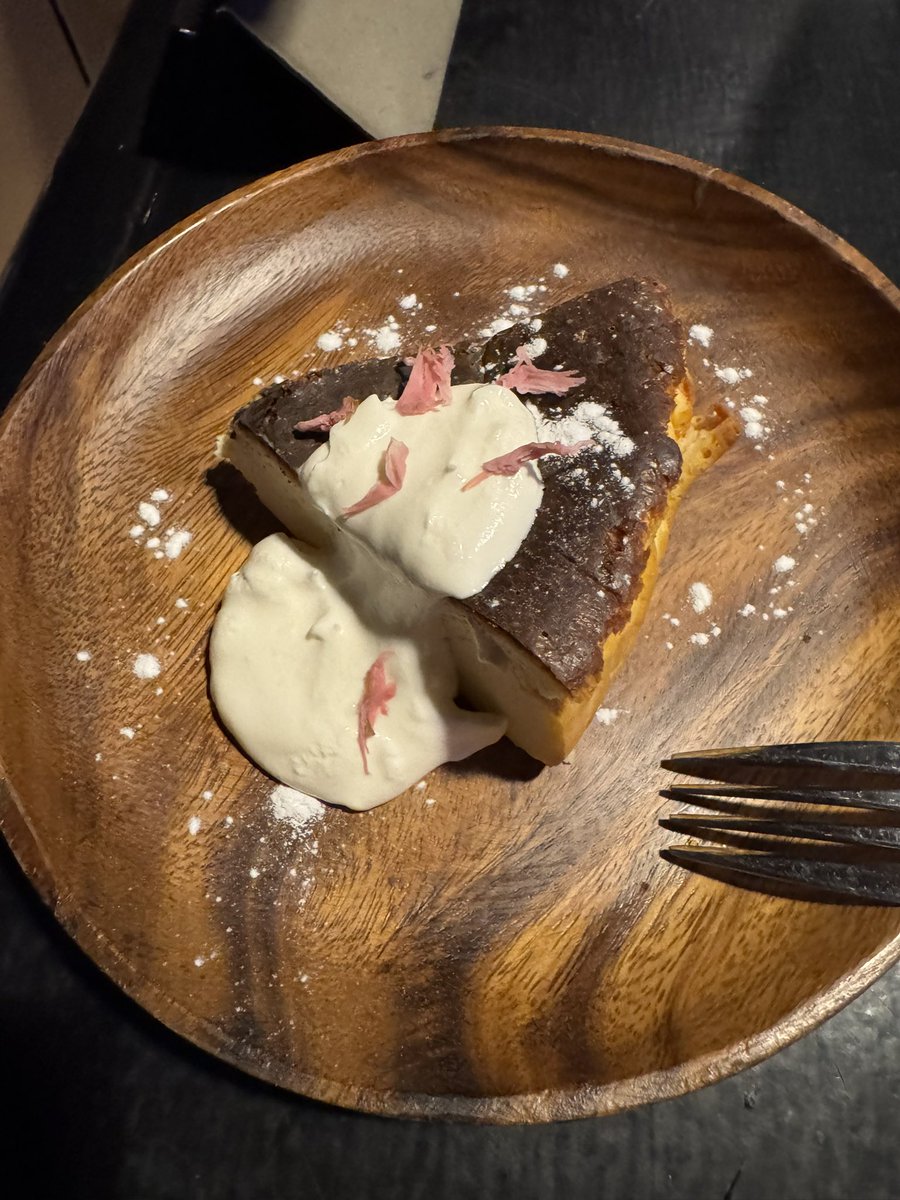 Tata00tatatata's tweet image. 投稿するの忘れてました。
桜の飾りが綺麗で美味しかったです。
ポトフがでたらしいので今度食べます！
#あんちゃんお利口さん  #POCA