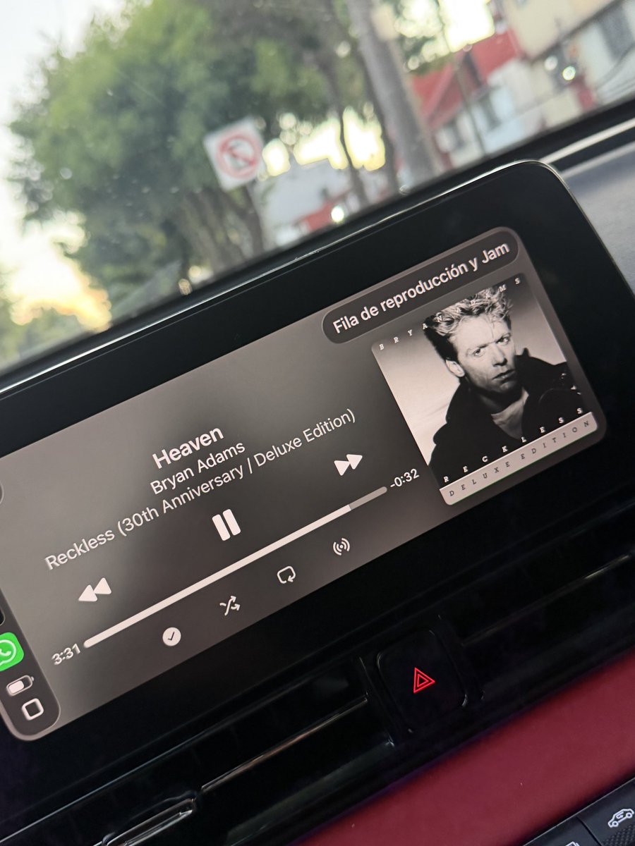 el_rafaug's tweet photo. Cada que escucho esta canción me acuerdo tanto de mi novia y pienso en que si quiero una vida con ella 🥰 https://t.co/W9HFTcekvL