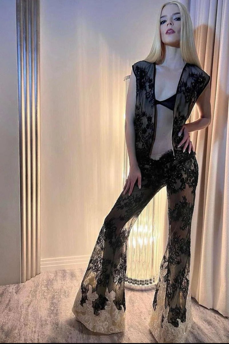 If she looked at my like this, I’d pass out