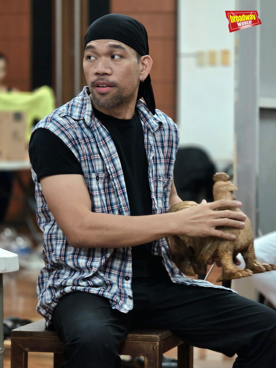 BWW_Philippines's tweet image. From the screen to the stage—take a peek inside the rehearsal hall for the world premiere of "Endo." 🎭

📍 PETA Theater Center
🗓 April 10 – May 10, 2026

Read more: broadwayworld.com/philippines/ar…

#EndoThePlay #JasmineCurtisSmith #RoyceCabrera #PETA #ManilaTheater #GigEconomy