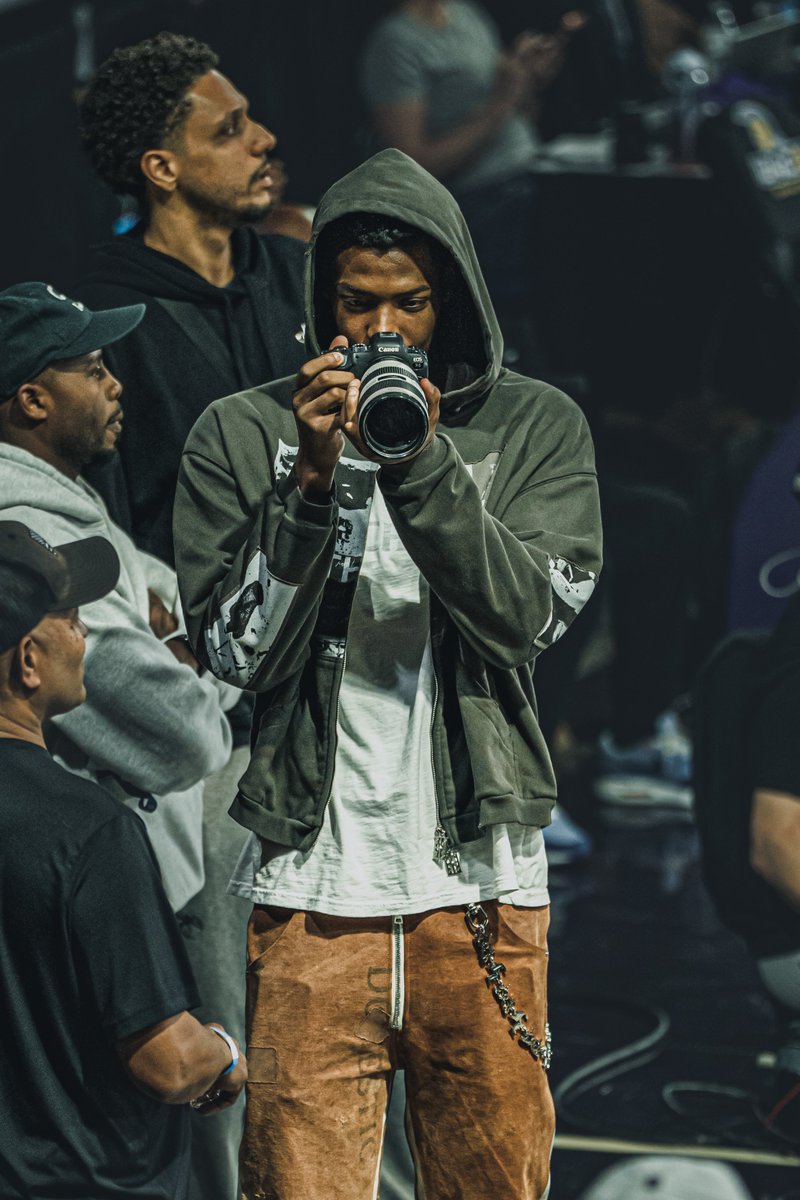 ShotByHype's tweet photo. @brandmillerr in the house tonight! https://t.co/NCudJPxhOy