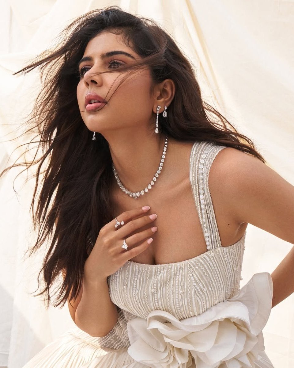 Desi_licious_'s tweet photo. Kalyani Priyadarshan 💟💟💟
#KalyaniPriyadarshan https://t.co/MC46wKJerw
