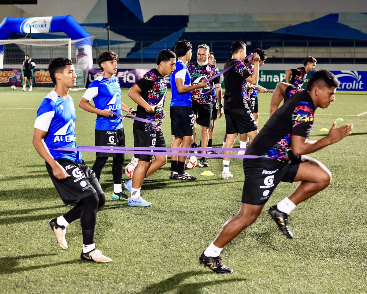 INDES El Salvador tweet media