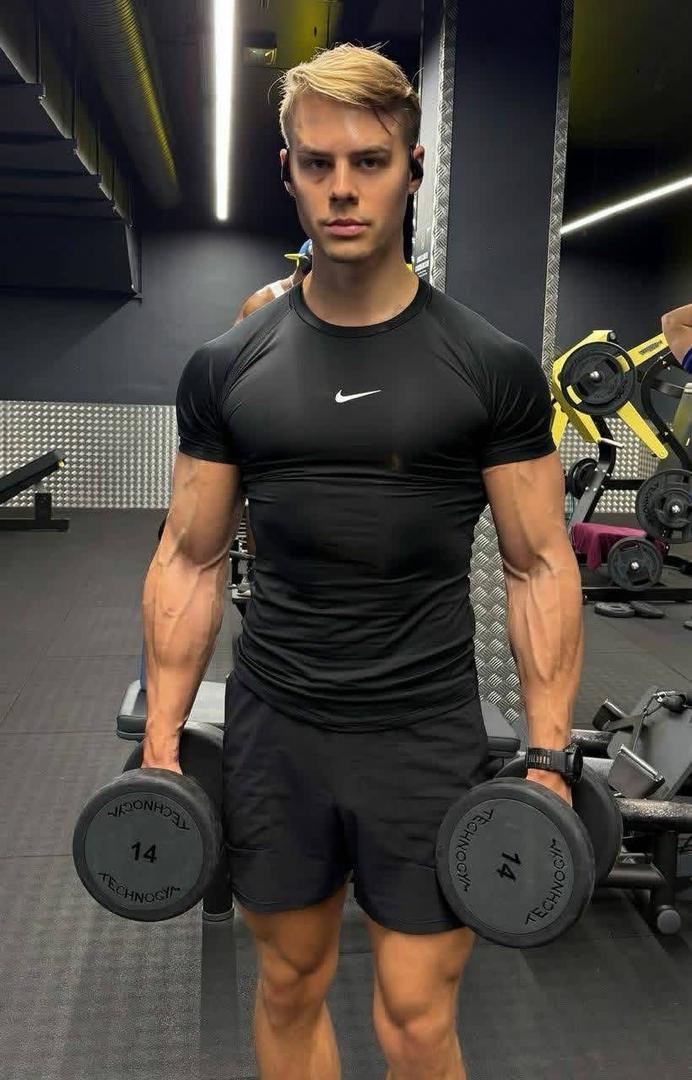 peachyBoy1995's tweet photo. I am having some troubles at gym haha 😏 https://t.co/YqZz8UgY66