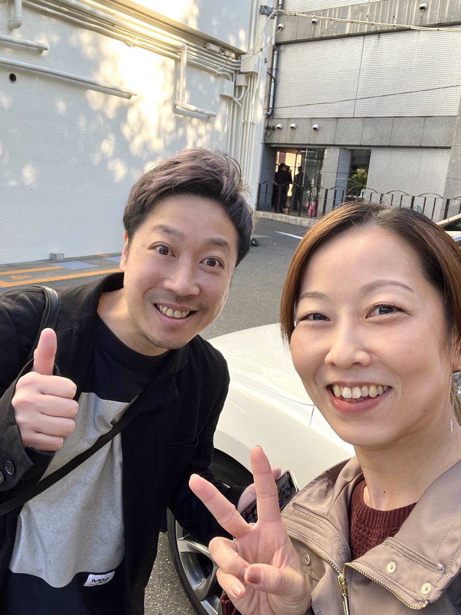 昨日は久々のビクタースタジオ🎤
帰り際に駐車場で、大学同期で超売れっ子の中ヒデヒト<a href="/NAKAHIDEHITO/">中ヒデヒト</a> と偶然の再会！

久々に会えて嬉しかった〜✨
飲みたいね〜って話してたので、同期のみんな、飲みましょう❗️🍻