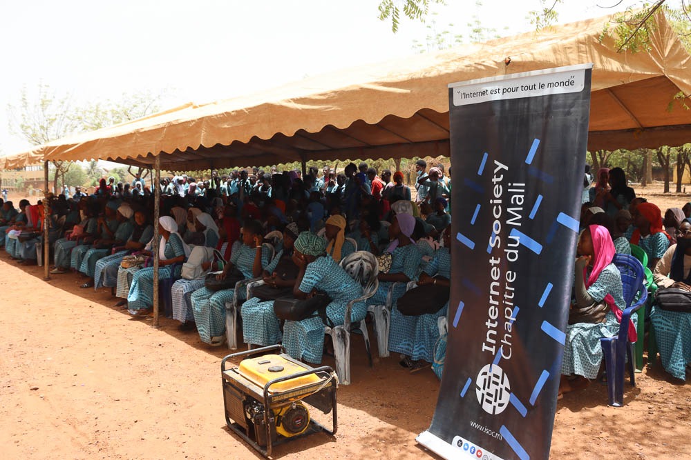 isocml's tweet photo. #CAMPAGNE_SENSIBILISATION_RS
La sensibilisation se poursuit de plus belle avec @isocml et @orangeMali !
Au lycée #PROSPERE de Bamako, les élèves ont pris part avec intérêt aux échanges sur les bons usages d'#Internet et des réseaux sociaux, surtout en milieu scolaire.
#Education https://t.co/iAVgLzXr3J